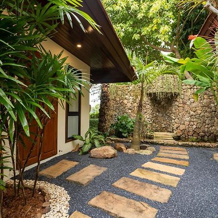 Nai Harn Baan-Bua Villas Exterior photo