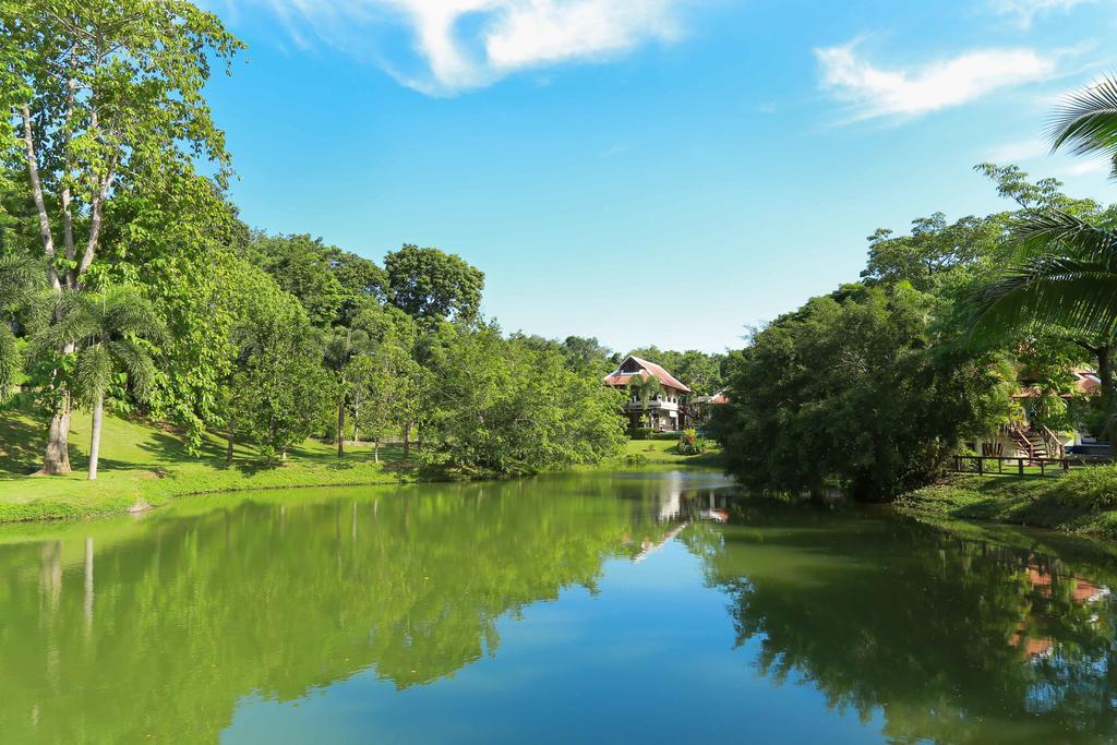Nai Harn Baan-Bua Villas Exterior photo