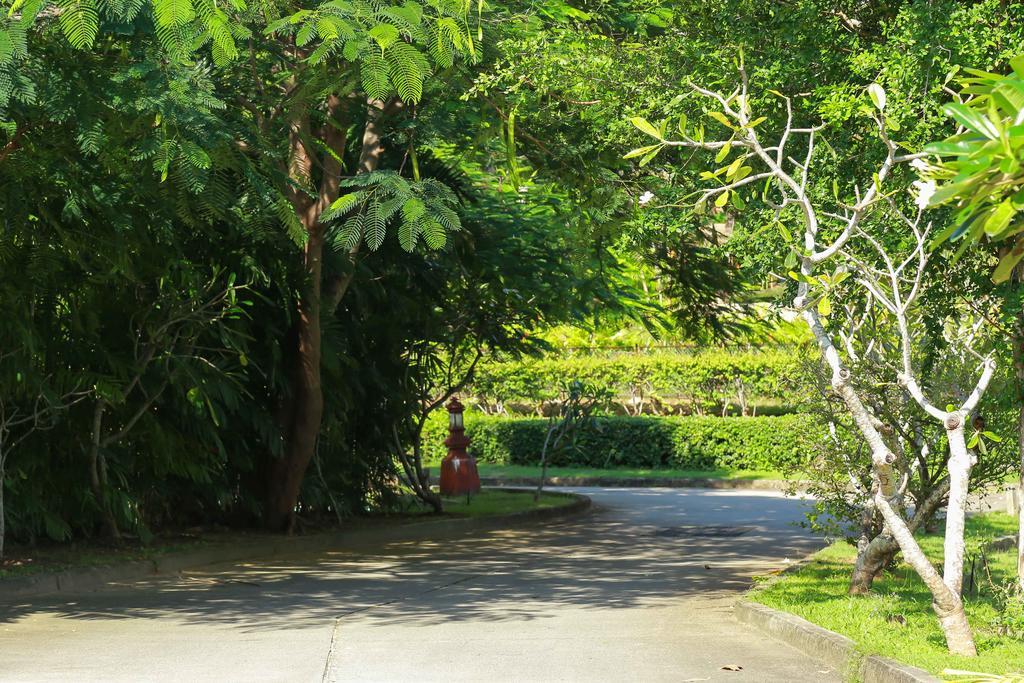 Nai Harn Baan-Bua Villas Exterior photo